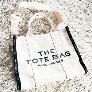 Marc Jacob’s tote bag warm sand